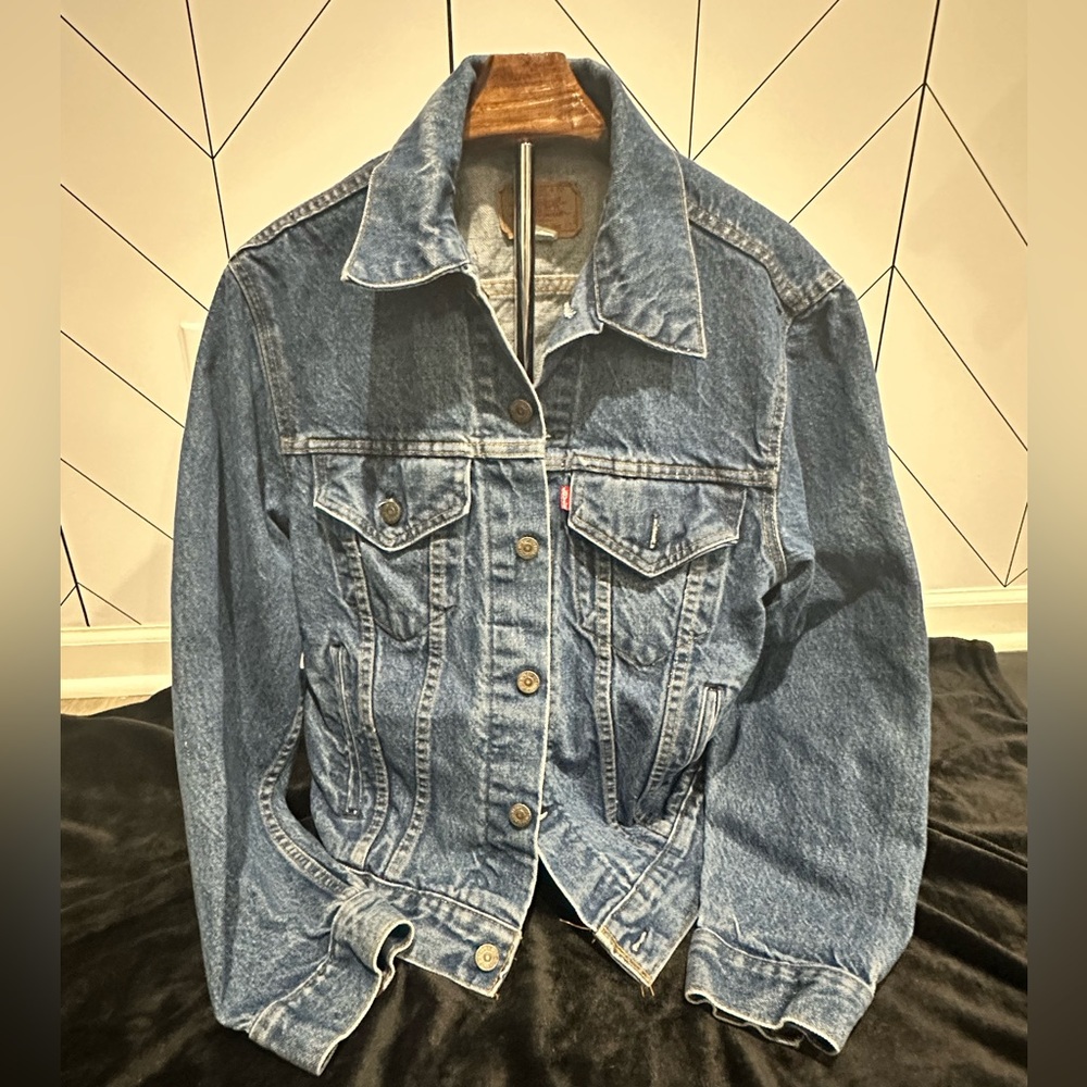 Vintage Levi’s 70506 Trucker Denim Jacket Size 40 Made in USA Medium Wash